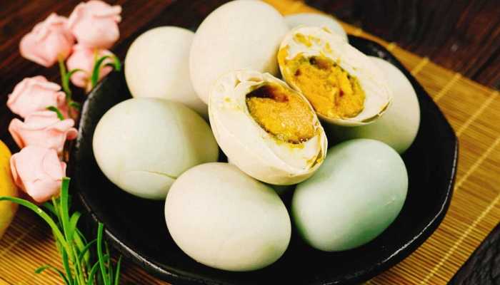 每天1個(gè)咸鴨蛋身體會(huì)怎樣 咸鴨蛋吃多了會(huì)怎么樣