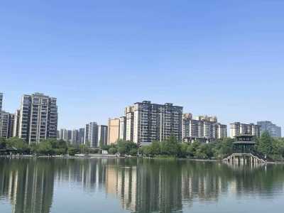 天津一工业园被曝100多座楼烂尾 沦为一片“僵尸园区”
