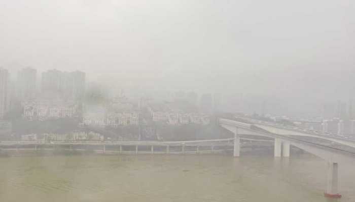 武汉凌晨现红色大雾 当地气象台回应