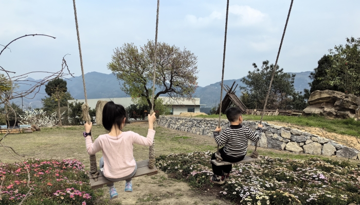 大姑娘小媳妇荡秋千 清明节传统节俗之秋千