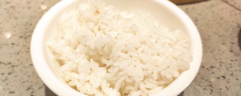 哺乳期可以吃槐花麦饭吗