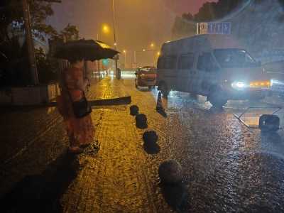 香港持续受雷雨区影响 香港天文台一度发出红色暴雨警告信号