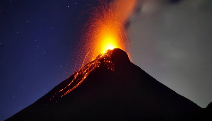 厄瓜多尔桑盖火山活跃加剧 升至橙色警戒状态
