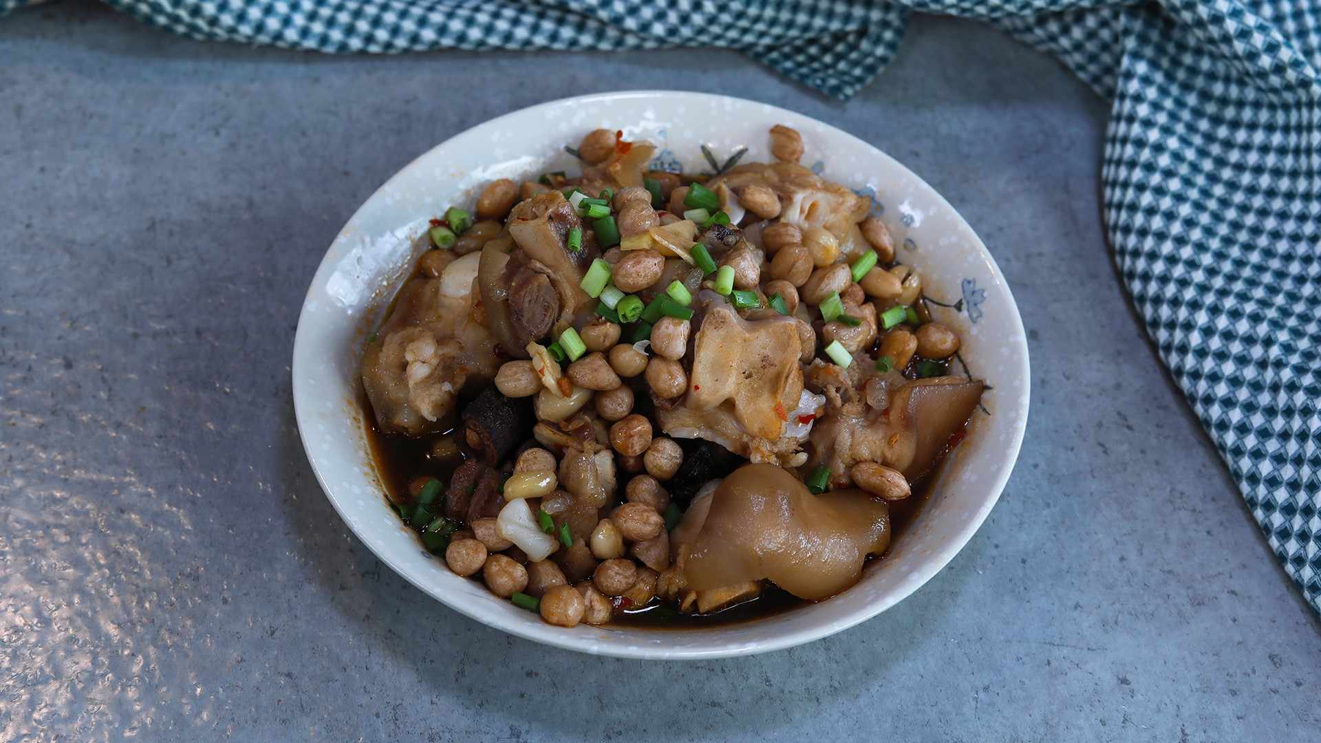 鸡肉炖花生的功效是什么，鸡肉炖花生的作用